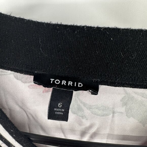 Torrid Women's Floral Bomber Jacket Size 6XL‎ - Picture 4 of 6